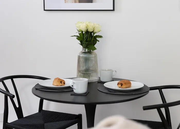 Tanner Row Apartment *