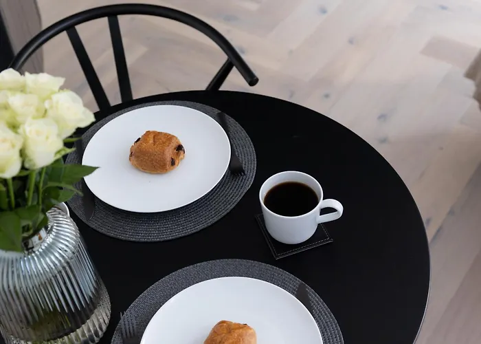 Tanner Row Apartment *